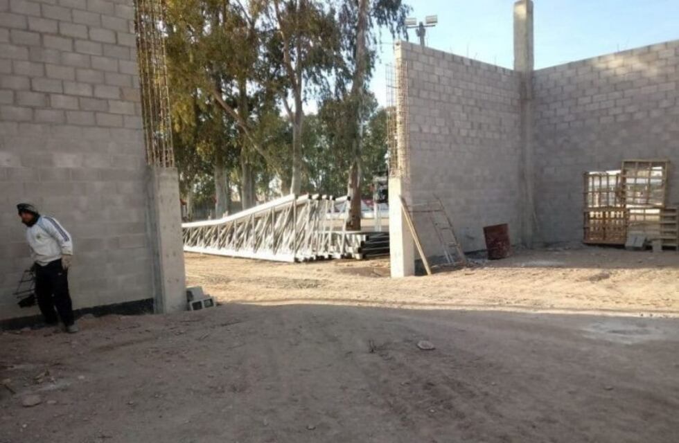El portón de la cancha de Huracán cayó sobre un hincha y está internado