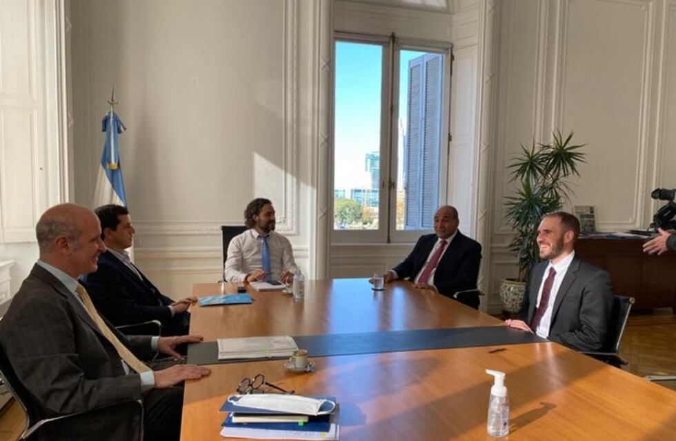 Se reunió el gabinete económico que analizará "diferir" el aguinaldo de estatales
