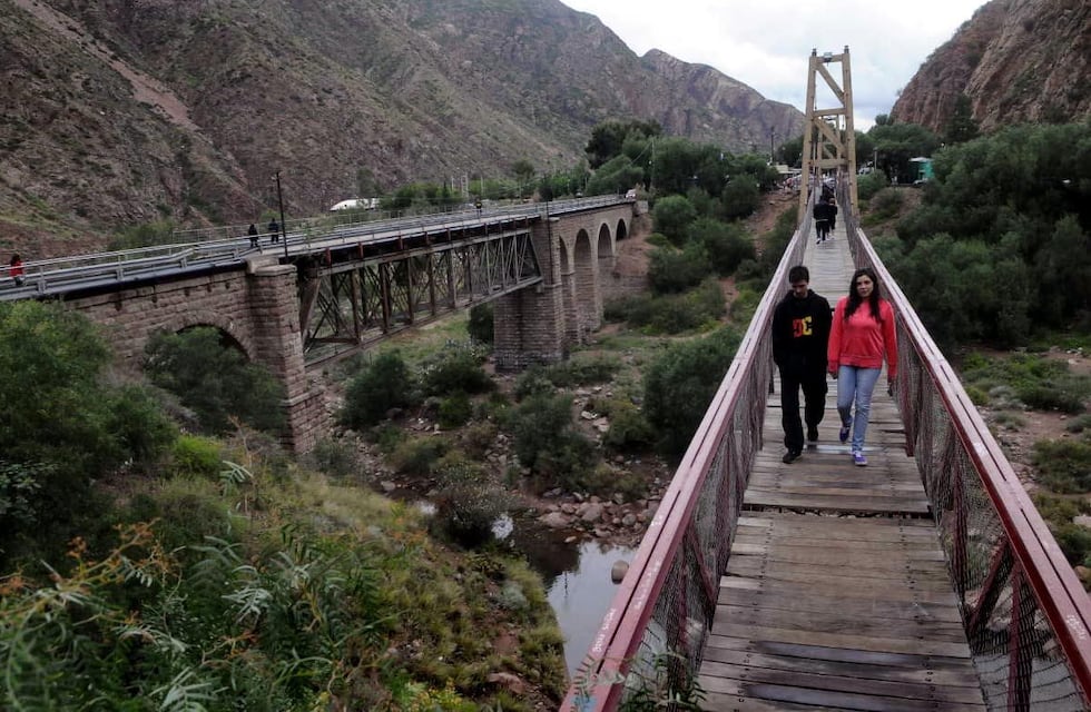 Una turista uruguaya fue asaltada y violada al salir a caminar por el predio de unas cabañas en Cacheuta