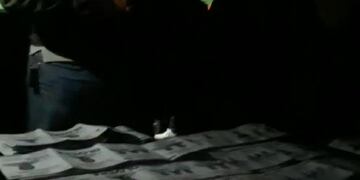 Entre discusiones por boletas que estaban en la absoluta oscuridad, la presidente de mesa los hecho a todos los fiscales
