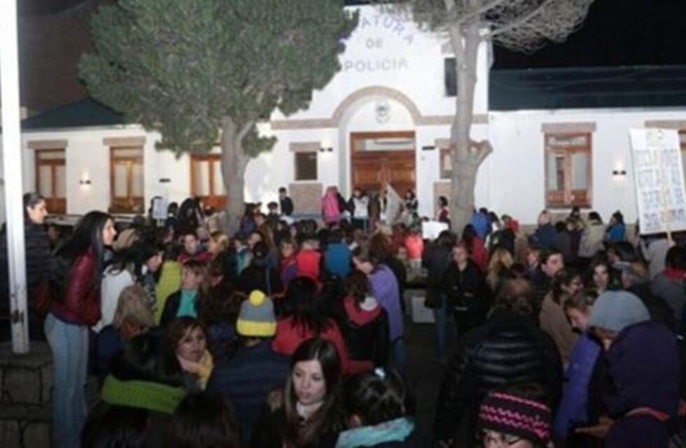 Por una protesta, Alicia Kirchner pudo salir de la Casa de Gobierno a las 4 de la madrugada