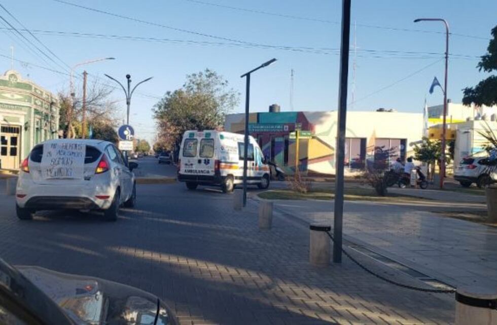 Médicos de Arroyito realizaron una marcha en apoyo a los profesionales de Saldán