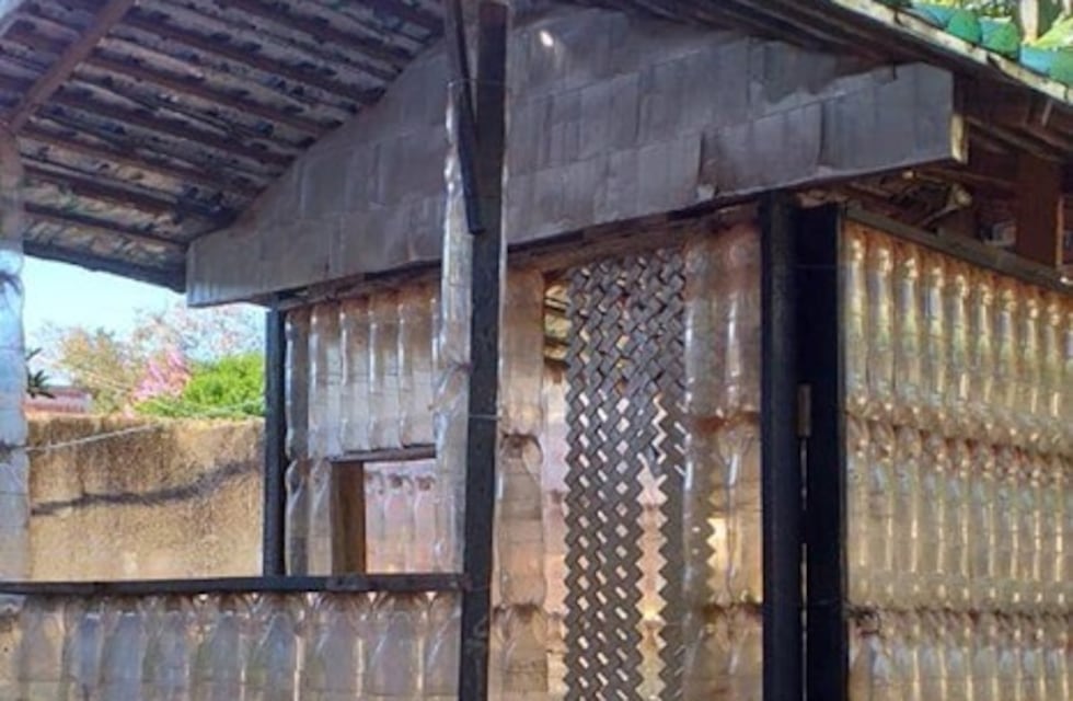La casa de botellas de Iguazú viaja a Colombia