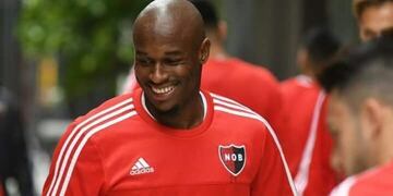 El delantero sufrió una molestia y se le realizarán estudios este martes\u002E (Sin Mordaza)