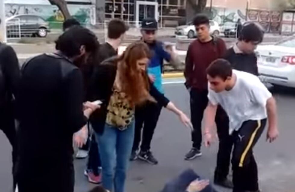 Video: ladrón corría con una 9 mm y los transeúntes lo "bajaron"