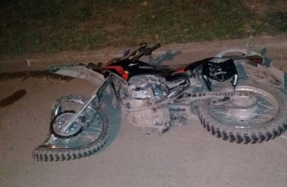 Chico de 17 años en estado reservado tras un accidente en moto