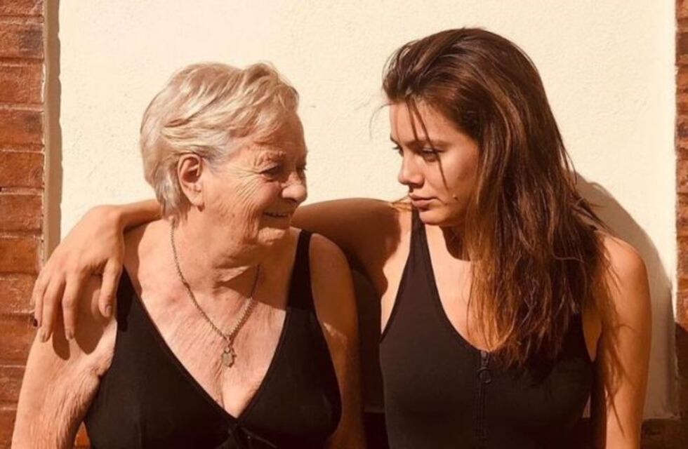 Natalie Pérez y su abuela de 88 años sorprendieron a todos al posar en malla