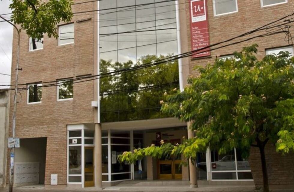 La UNRN aumentó sus becas entre el 40% al 210%