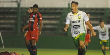 Defensa y Justicia le ganó a San Lorenzo en tiempo de descuento y es líder de la Superliga\u002E (Olé)