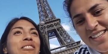 Dos jugadoras de la Selección Argentina visitaron la Torre Eiffel y se perdieron\u002E (Instagram)