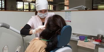 La Facultad de Odontología de la UNLP realiza exámenes de boca gratuitos para detectar cáncer\u002E