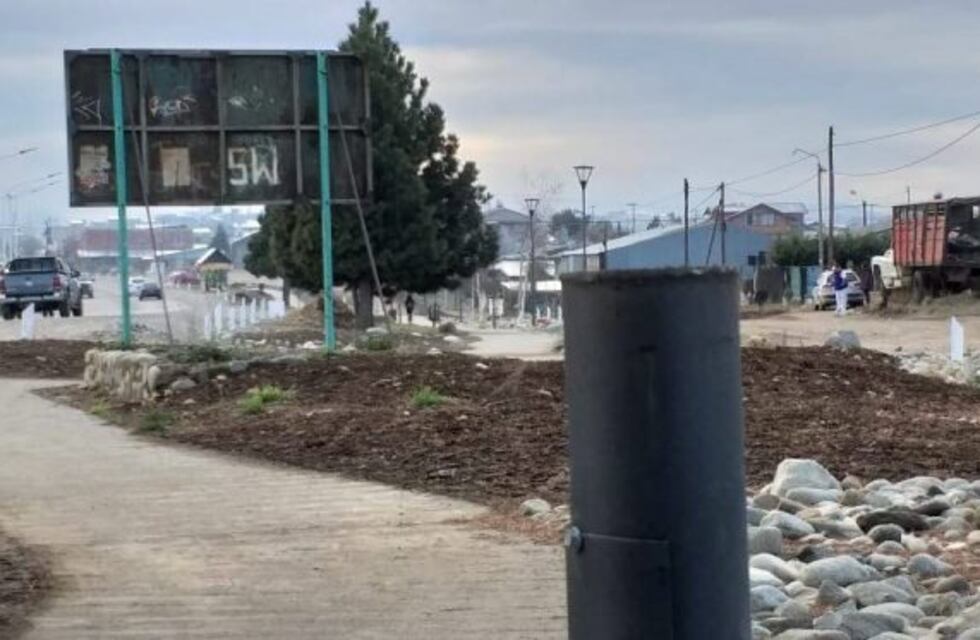 Se robaron un poste de luz en el barrio El Maitén