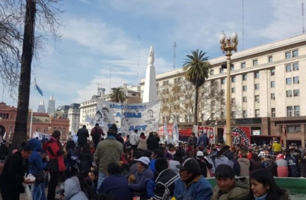 El Gobierno le prometió a las organizaciones sociales que cumplirá la ley de emergencia social