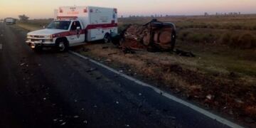 Un muerto en choque de auto y camión