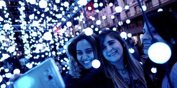 DYN129, BUENOS AIRES 20/07/2017, LA CIUDAD CELEBRA “DIAGONAL VIVA” CON SHOW DE LUCES Y MÚSICA EN LA AVENIDA DIAGONAL NORTE\u002E\nFOTO:DYN/PABLO AHARONIAN\u002E