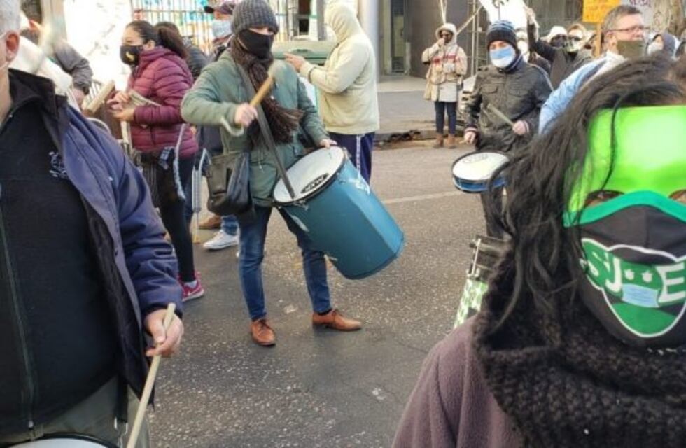 Córdoba en crisis: municipales marchan por caída de contratos