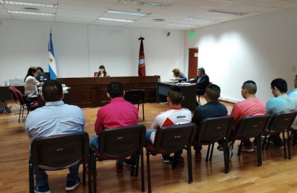 Condenaron a siete presos por abusar de dos internos en Embarcación