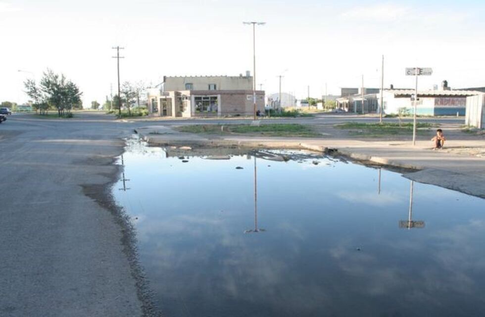 Derrames cloacales: proponen multar a la empresa encargada del servicio