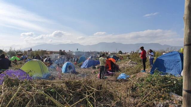 Cientos de familias ocupan un terreno al lado del barrio Parque la Vega (Foto de La Gaceta)