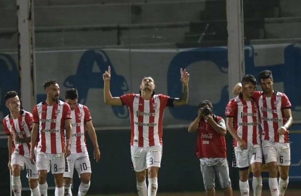 #QuedateVegetti el pedido en redes sociales al goleador por parte de los hinchas de la Gloria