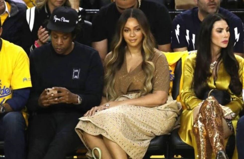 Beyoncé empujó a una mujer que habría coqueteado con su marido