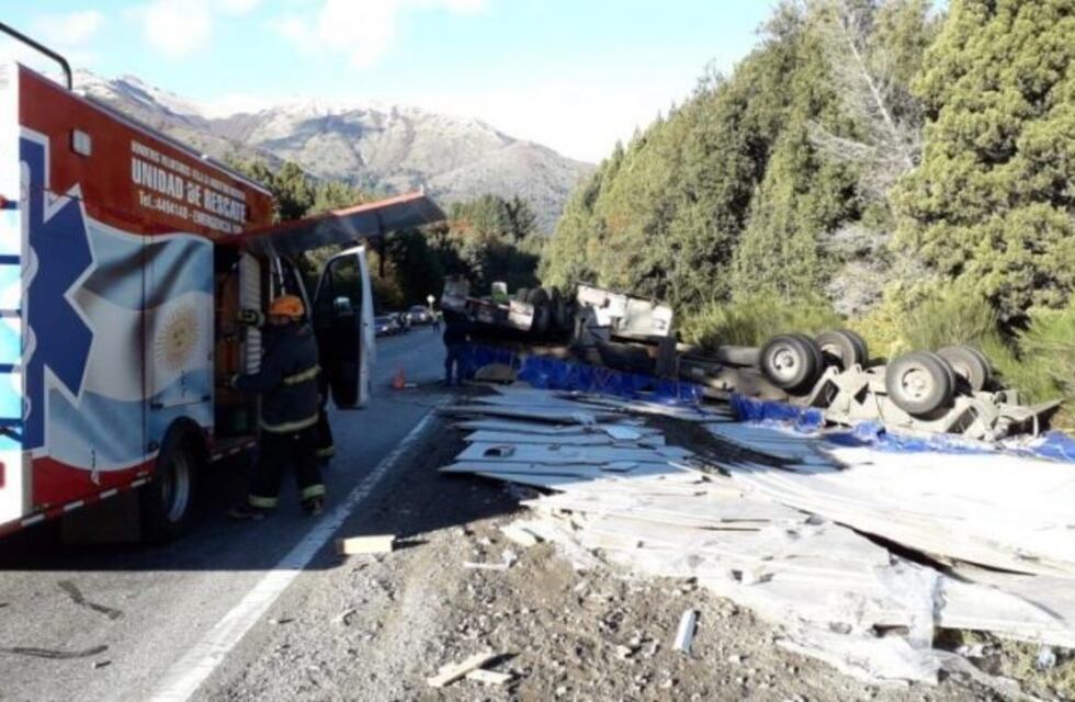Volcó un camión de carga en Ruta 40