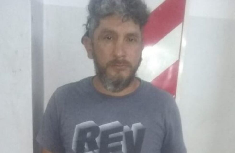 Le partió un palo a un policía y hasta le soltó el perro: le dispararon un balazo de goma para detenerlo