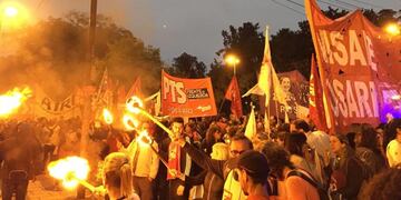 Marcha de antorchas por María de los Ángeles Paris
