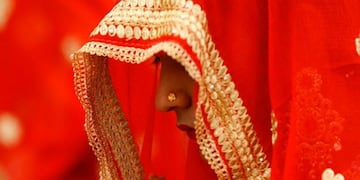 Una mujer india le cortó el pene a su vecino que la acosaba constantemente\u002E (Imagen ilustrativa)