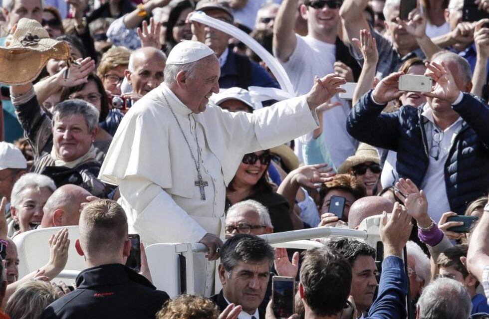El papa pidió al gobierno "politicas serias" para luchar contra la pobreza que "degrada y mata"