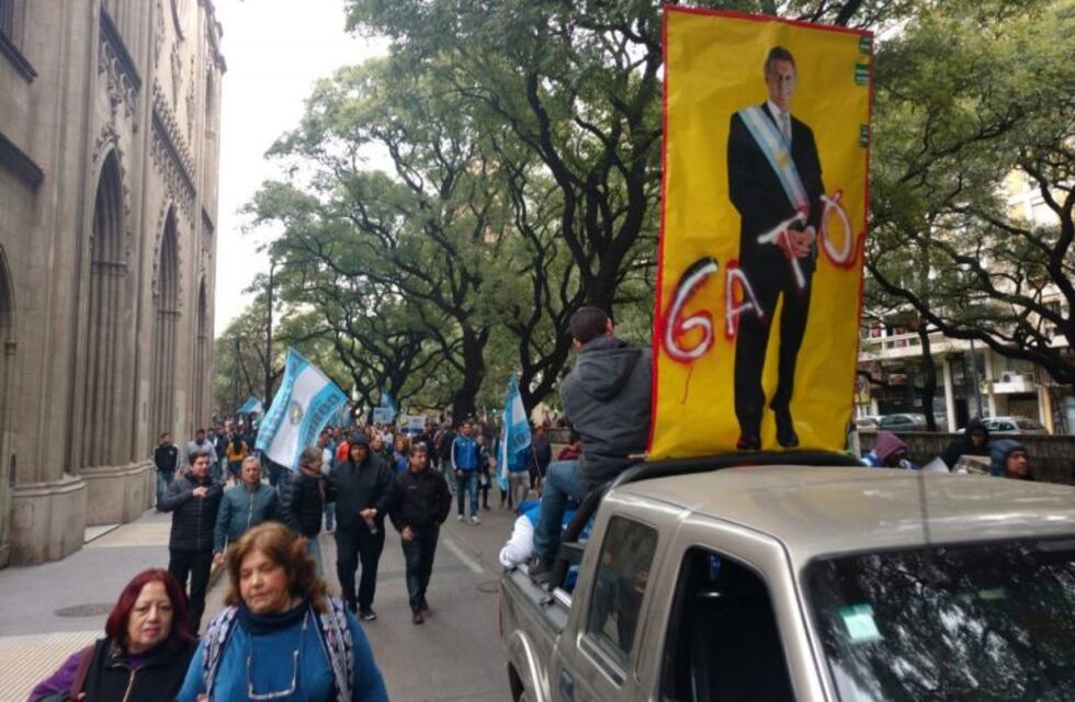 En fotos: así es la marcha "cultural" de Luz y Fuerza