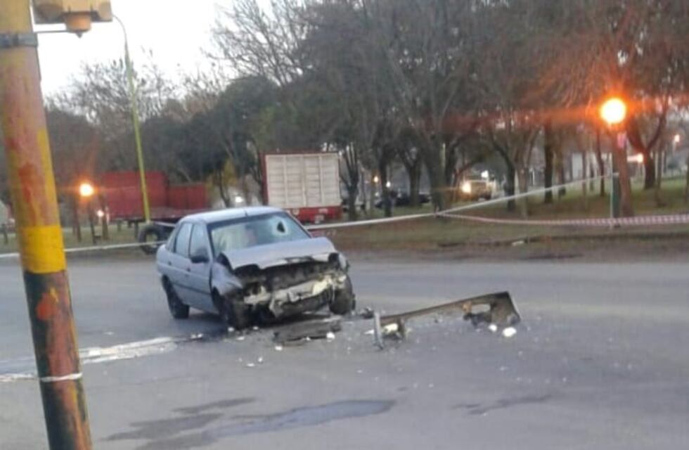 Un automovilista de 50 años falleció tras chocar con un camión recolector detenido