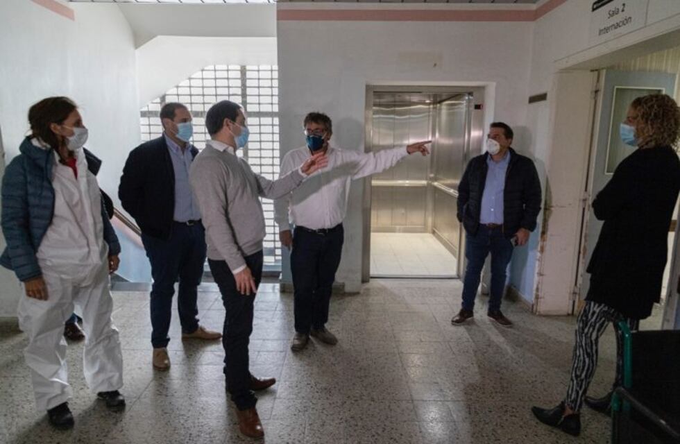 Luque visitó la obra de reacondicionamiento del Hospital Alvear