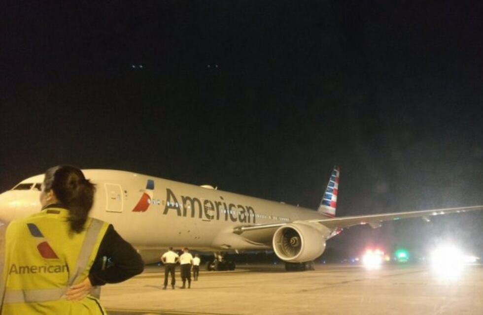 Un avión de American Airlines tuvo que aterrizar de emergencia en Ezeiza