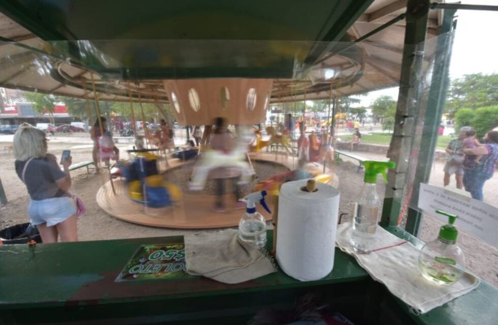 Emoción, gritos y largas colas por la reapertura de las calesitas en Córdoba