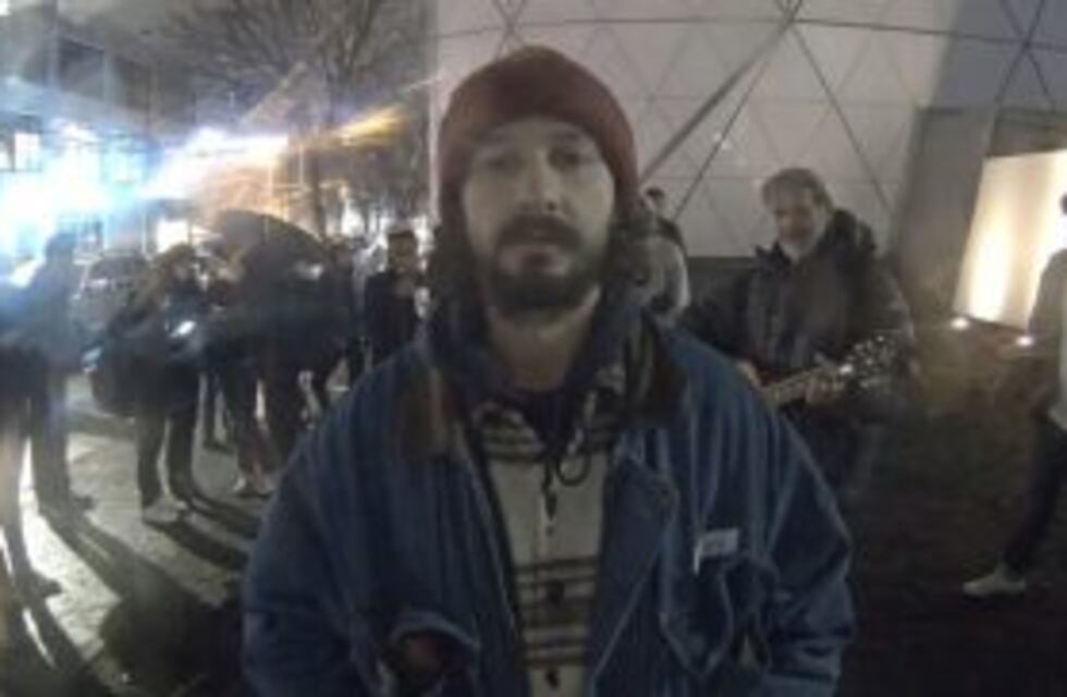 Shia LaBeouf lanzó una protesta de cuatro años contra Trump