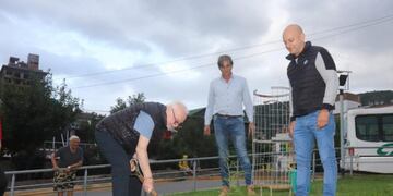 Pepe soriano plantó un algarrobo en Carlos Paz\u002E