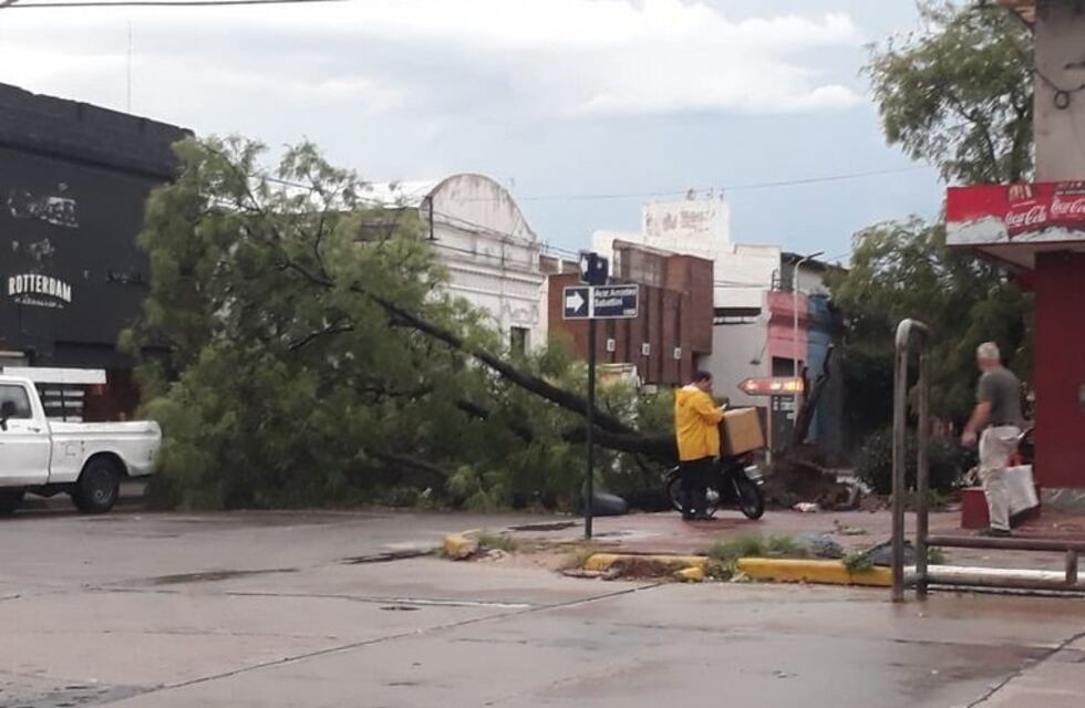 Destrozos en Río Cuarto por una fuerte tormenta