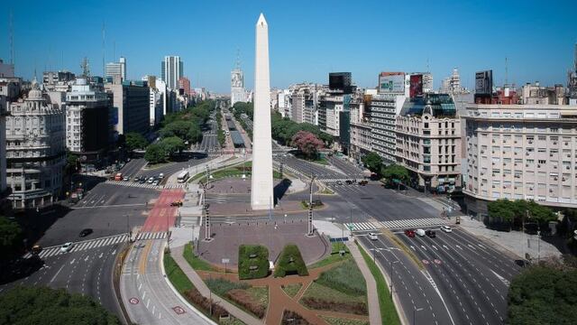 Vista área del sector del Obelisco, prácticamente vacío, durante el aislamiento (Archivo)