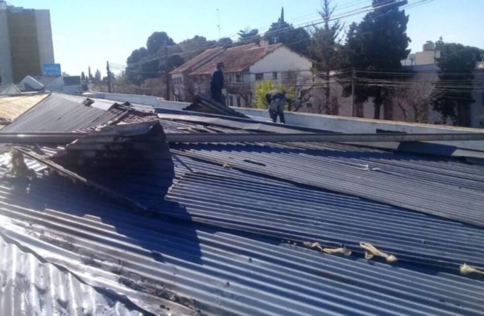 Provincia comenzó con los arreglos en el techo de Casa de Gobierno