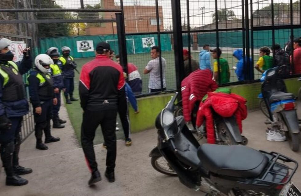 Famaillá: sorprendieron a 25 personas en cancha de fútbol 5 y terminó clausurada