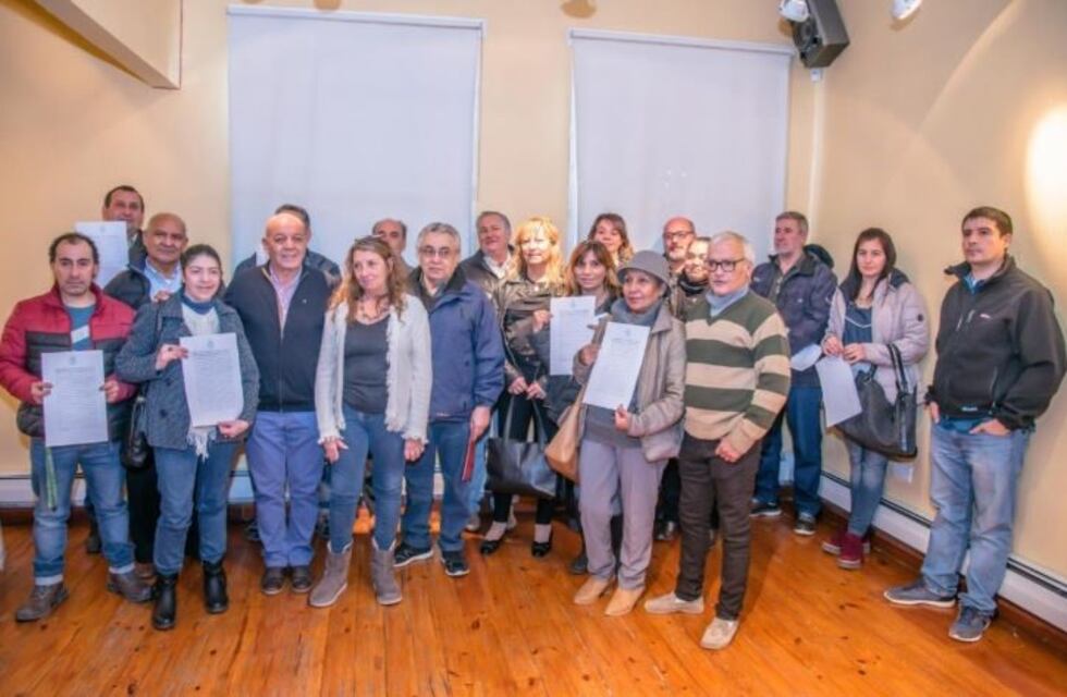 La municipalidad entregó escrituras a familias de la ciudad