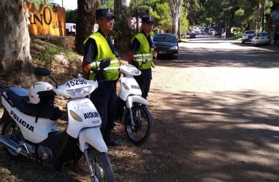 Se entregaron dos motos para la Policía de Pehuen Co
