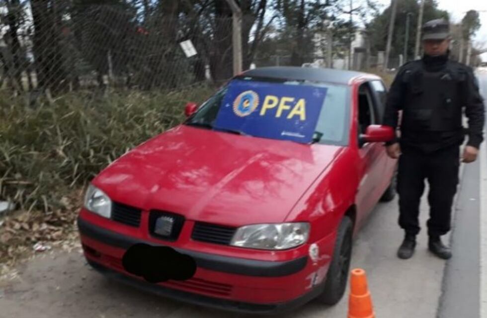 Detuvieron a dos hombres con 43 dosis de marihuana en diferentes controles