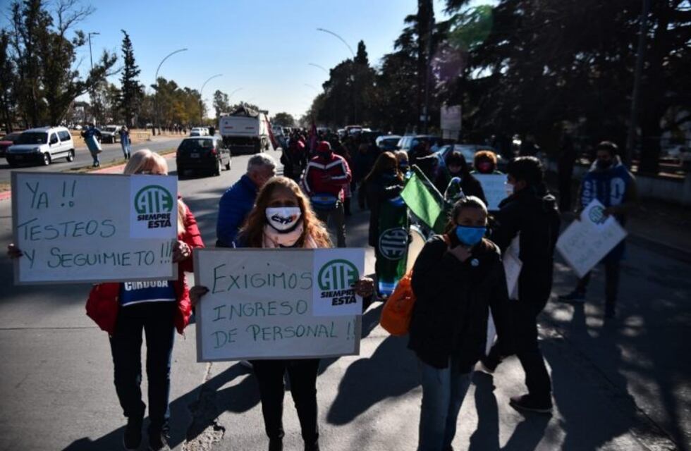 Personal de Salud protestaron frente al Ministerio, en Córdoba