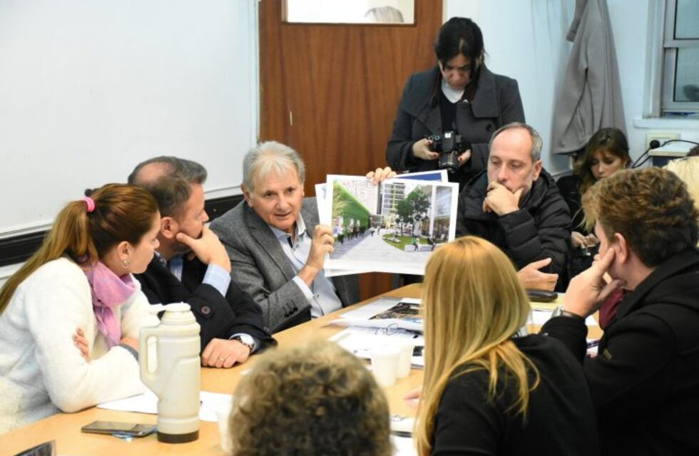 Lattuca cruzó a Monteverde y lo acusó de estar "mintiendo, engañando y exagerando"