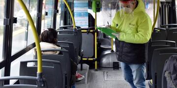 Las empresas de transporte público de pasajeros de La Plata toman las medidas de prevención siguiendo los protocolos sanitarios dispuestos (Municipalidad de La Plata)
