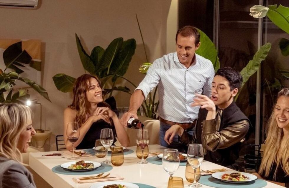 Tensión en "Divina Comida": Tamara Pettinato acusó a Barbie Velez de salir con su "hermanastro" y ella se molestó