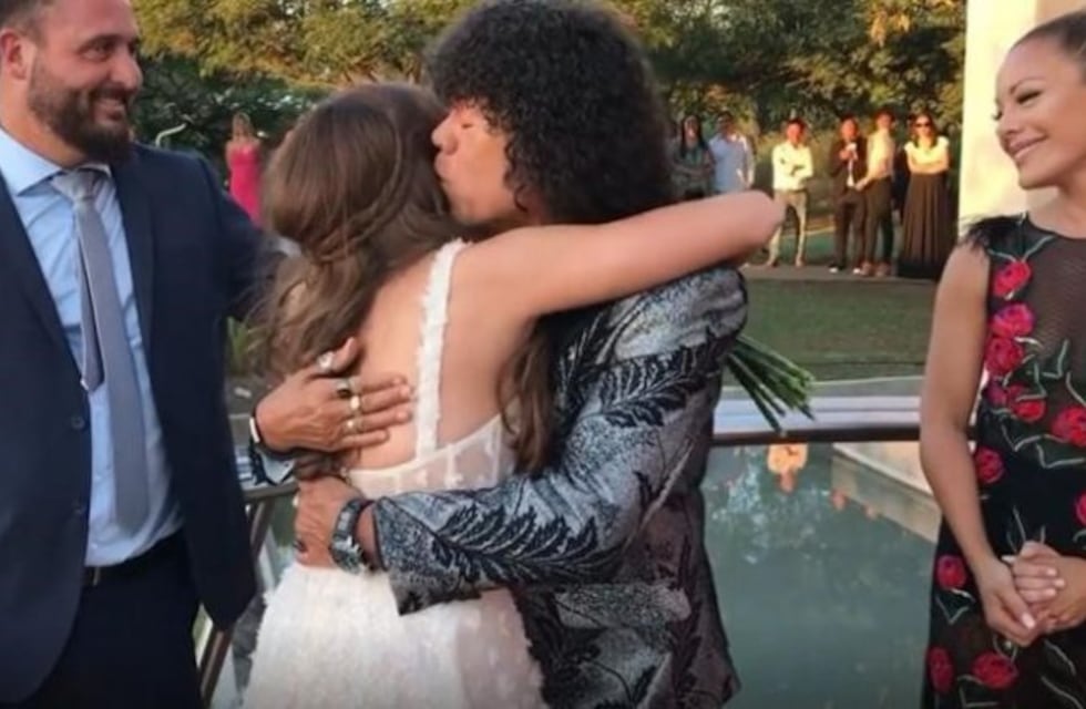 La Mona suspendió sus bailes para ir a los 15 de su nieta Paloma: así fue el festejo