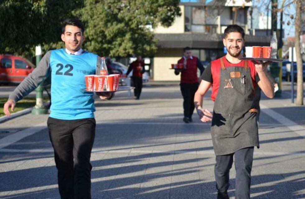 Carrera de mozos y camareras por el Día del Trabajador Hotelero Gastronómico